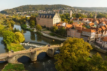 Luftbild des Welfenschloss in Hann. Münden mit Werrabrücke