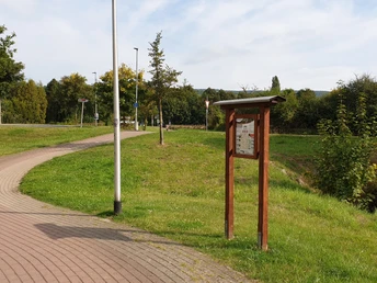 Radrundweg Brücken und Grenzen_Startpunkt Vitrine