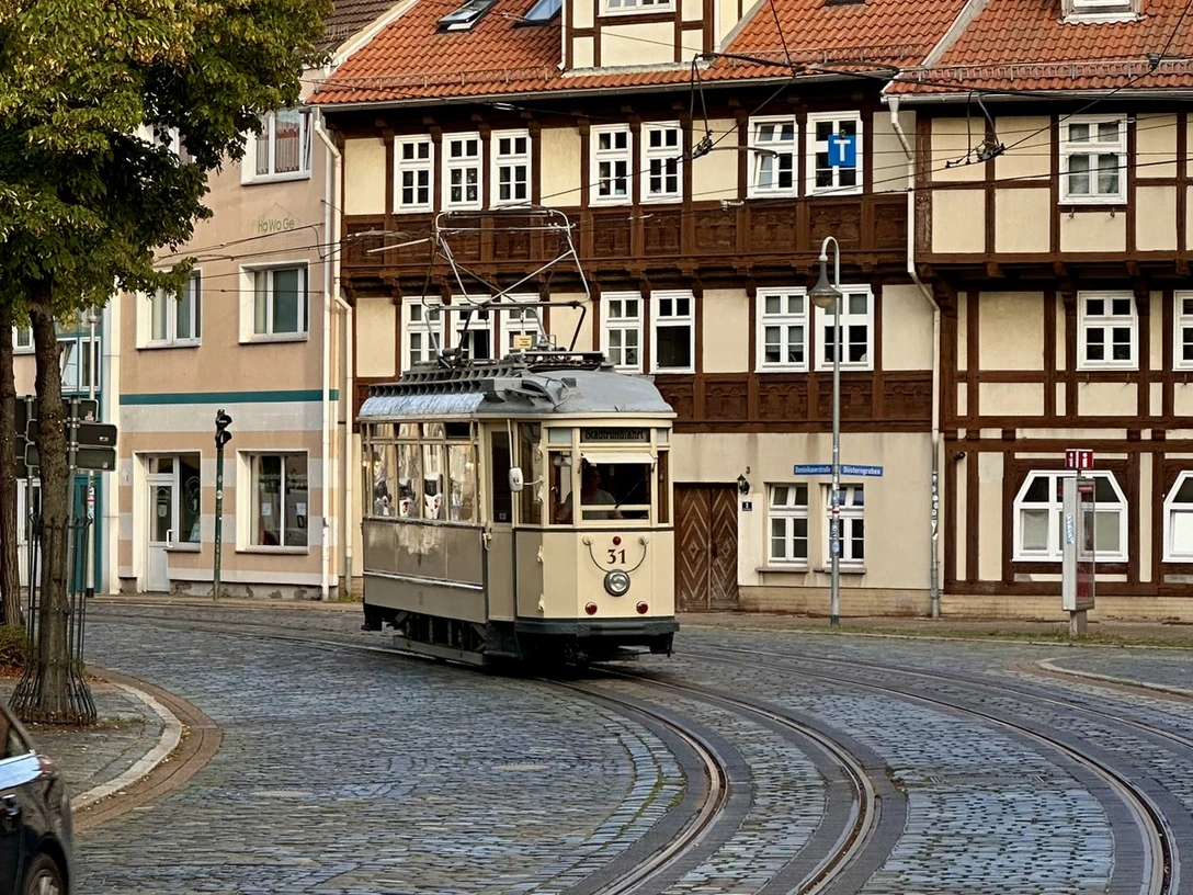 Zeitreise mit der Halberstädter Straßenbahn in Halberstadt Zeitreise mit der Halberstädter Straßenbahn in Halberstadt