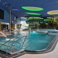Adventure pool - Main Bad Bornheim Hallenbad Main Bad Bornheim mit Becken, Rutschen und HandläufenIndoor pool at Main Bad Bornheim with slides and handrails