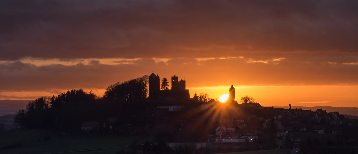 Burg-Stolpen_NordOstansicht-Sonnenuntergang_KlauSchieckel_2022