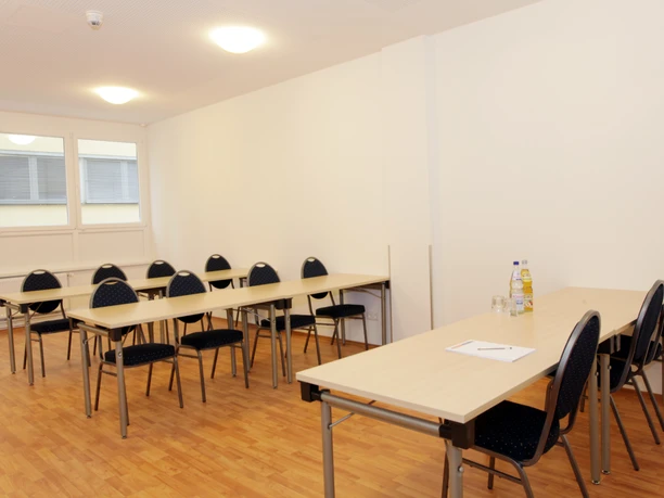 a&o Frankfurt Galluswarte - Conference room a meeting room at the a&o Frankfurt Galluswarte