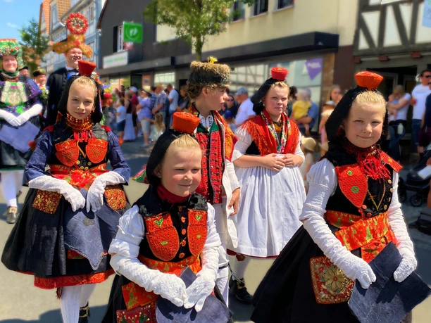 Rotkäppchen beim Umzug der Salatkirmes
