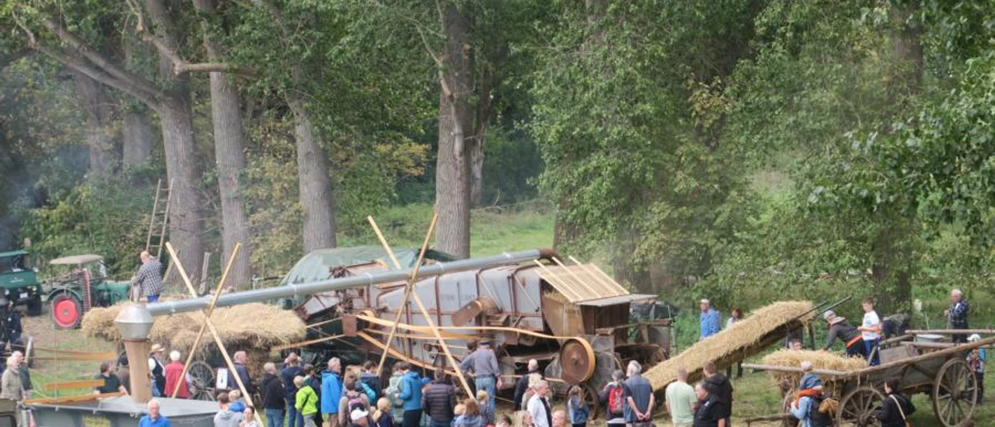 Erntedankfest; Stahl-Lanz DA30 in Aktion.JPG