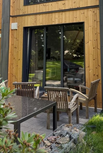 Aussenansicht mit Terrasse Aussenansicht mit Terrasse