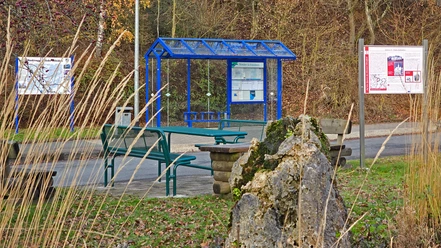 Dorfplatz-Niederschleidern-quer-web.jpg