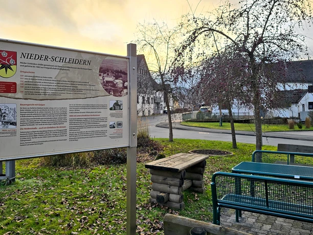 Dorfplatz-Niederschleidern-2-quer-web.jpg