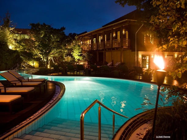 Aussenpool (c) Bali Therme.jpg
