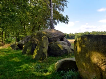 Teufels Backtrog, eines der zwei Steingräber in Belm-Vehrte - Foto_Klaus Herzmann-15-©Tourismusgesellschaft Osnabrücker Land.JPG