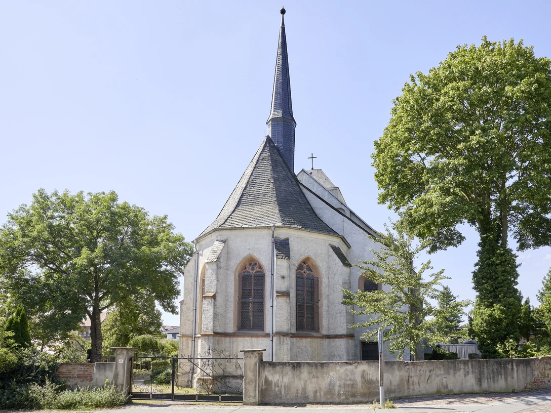 St. Marien Kirche Eilenburg Die St. Marien Kirche in Eilenburg ragt in den blauen Himmel.