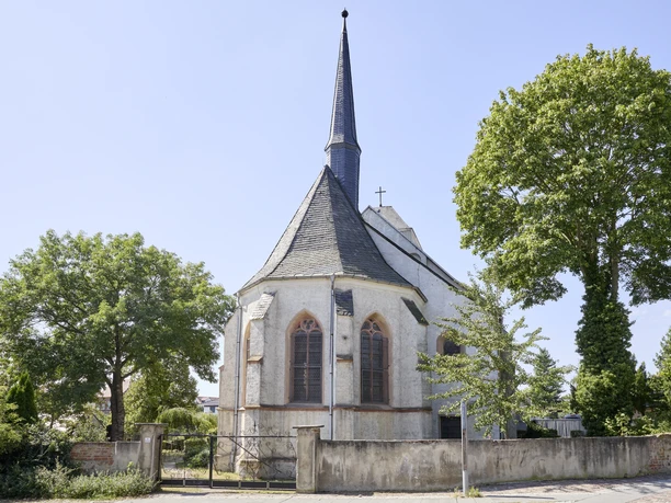 St. Marien Kirche Eilenburg Die St. Marien Kirche in Eilenburg ragt in den blauen Himmel.