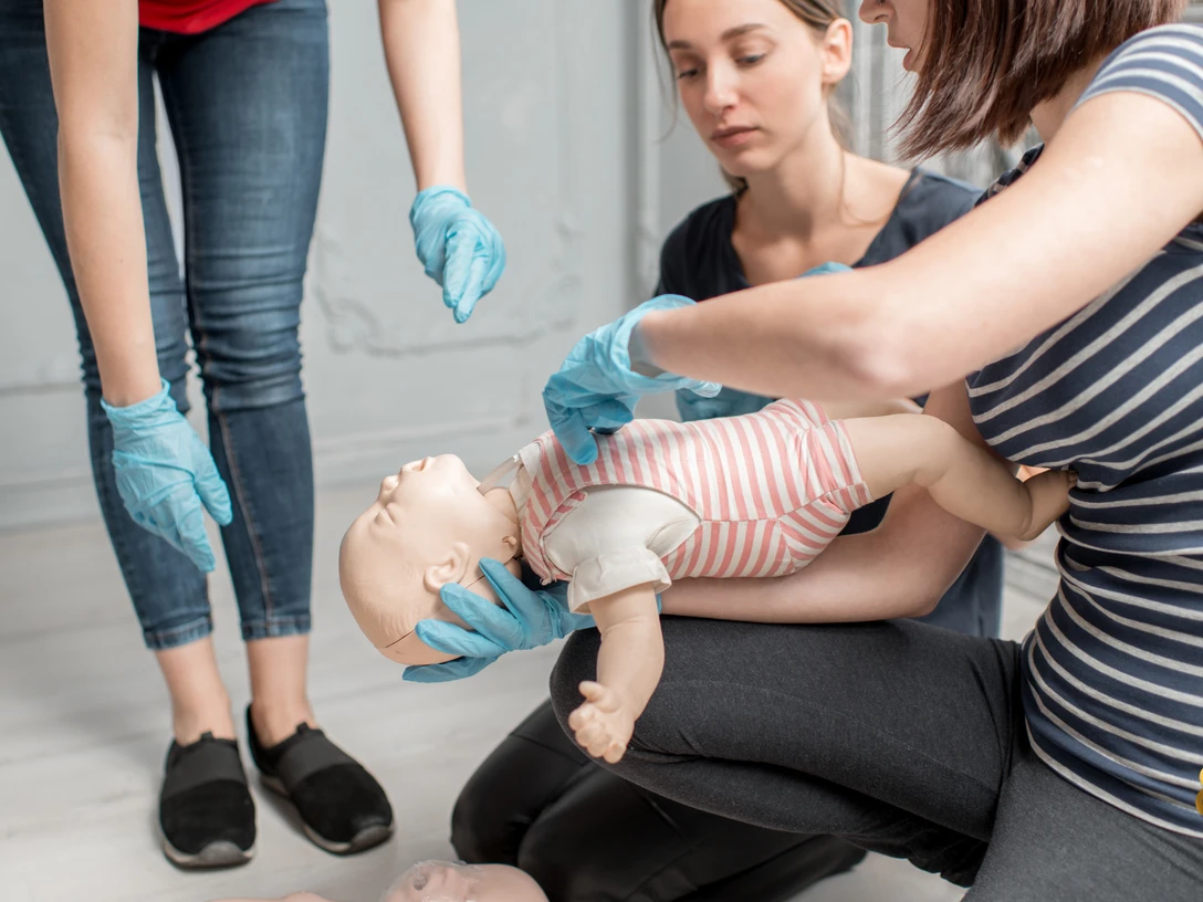 Erste Hilfe am Kind_VHS Logo_80 Jahre_Canva.png