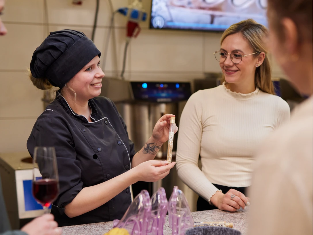 Newsletter (13 x 18 cm).png