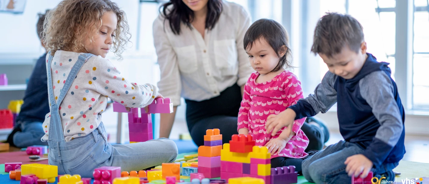 Kindertagespflege_VHS Logo 80 Jahre_Canva.png