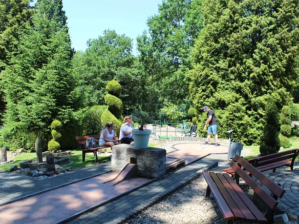 minigolf unter plamen.jpg