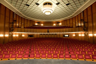Saal Großes Haus im Stadttheater Bremerhaven(c) Heiko Sandelmann_WEB.jpg Großer Saal im Stadttheater Bremerhaven