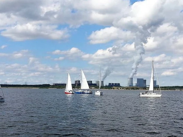 gemeinsam Segeln auf dem Bärwalder See