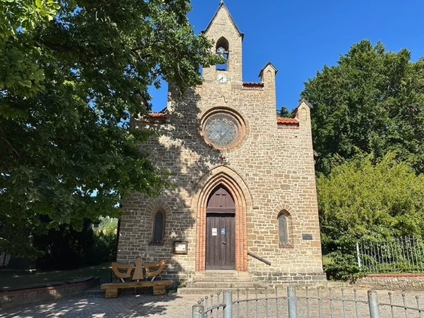 Dorfkirche Stecklenberg mit Engelsbank Dorfkirche Stecklenberg mit Engelsbank