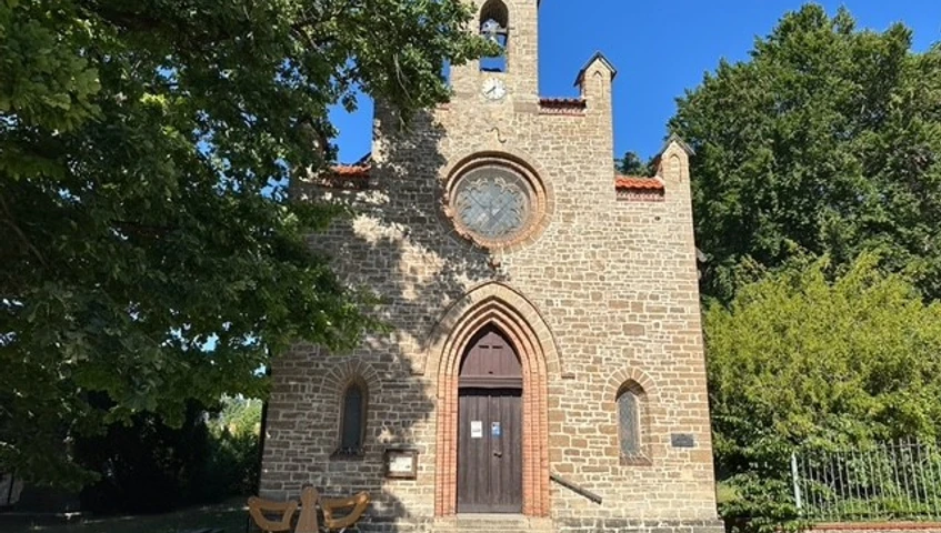 Dorfkirche Stecklenberg mit Engelsbank Dorfkirche Stecklenberg mit Engelsbank