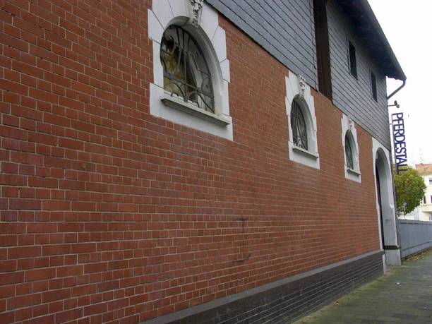 Pferdestall außen (c) Ute Falkenstein_Erlebnis Bremerhaven_WEB.jpg Blick auf den Veranstaltungsort Pferdestall