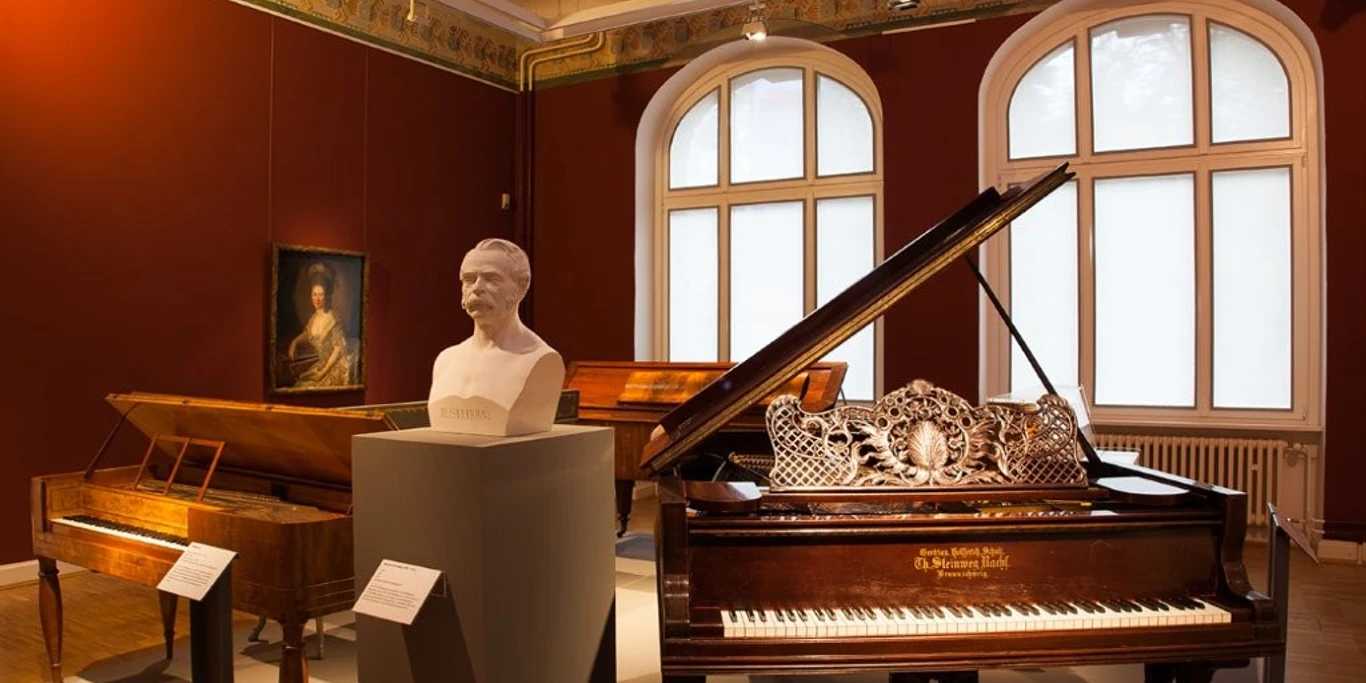 Führung Zupfen Streichen.jpg