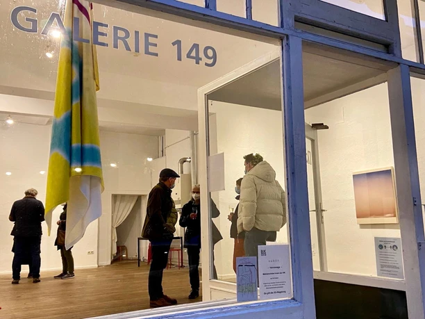 Hochschule für Künste Bremen (c) Annette Rathjen_WEB.jpg Blick durchs Fenster in die BIK Galerie 149