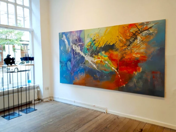 Lange Nacht der Kultur Ingrid Kastien (c) Annette Rathjen_WEB.jpg Großes, buntes Gemälde in der Galerie 149