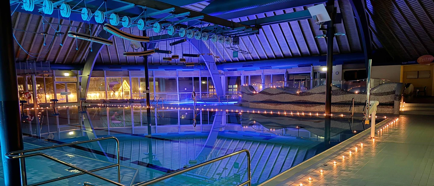 Freizeitbad_Brunsbüttel_Candlelight-Schwimmen © Freizeitbad Brunsbüttel GmbH.jpg Freizeitbad_Brunsbüttel_Candlelight-Schwimmen © Freizeitbad Brunsbüttel GmbH.jpg