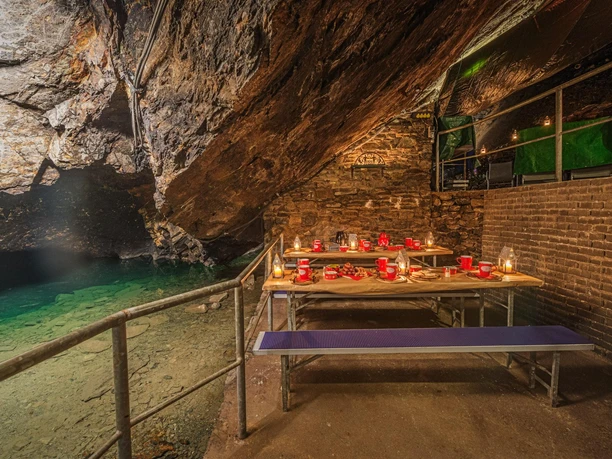 Der unterirdische See im Mutter Gottes Lager