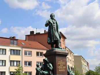 IMG_6519 (c) Taurean Reddeck_Erlebnis Bremerhaven_CC0-Lizenz_WEB.JPG Bürgermeister-Smidt-Denkmal