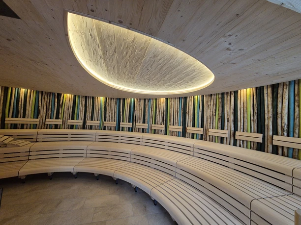 Main Bad Bornheim - Sauna area Round sauna room with wooden benches and luminous ceiling