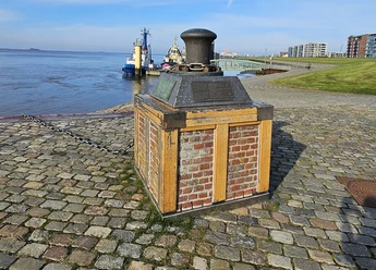 20241026_124804 (c) Tanja Mehl_Erlebnis Bremerhaven_WEB.jpg Ketten-Denkmal an der Weser