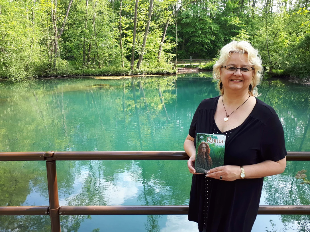 Melanie mit Ruma an der Rhumequelle.jpg Melanie mit Ruma an der Rhumequelle.jpg