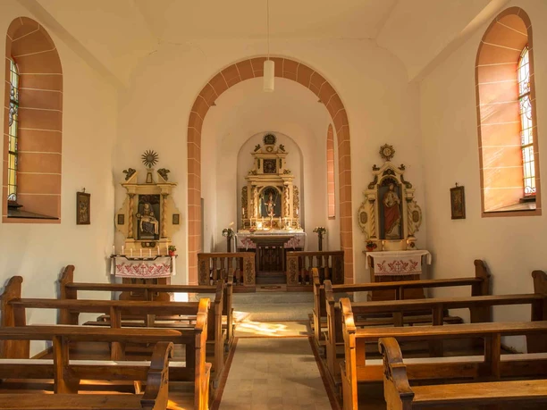 Innenraum der St. Blasius Kapelle in Sögtrop Innenraum der St. Blasius Kapelle in Sögtrop