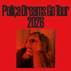Rotes Poster mit Schrift zur Poliça Dreams Go Tour 2026 und unscharfer Person mit erhobenen Händen