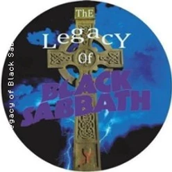 Kreuz vor blauem Himmel mit Blitzen und dem Schriftzug The Legacy of Black Sabbath