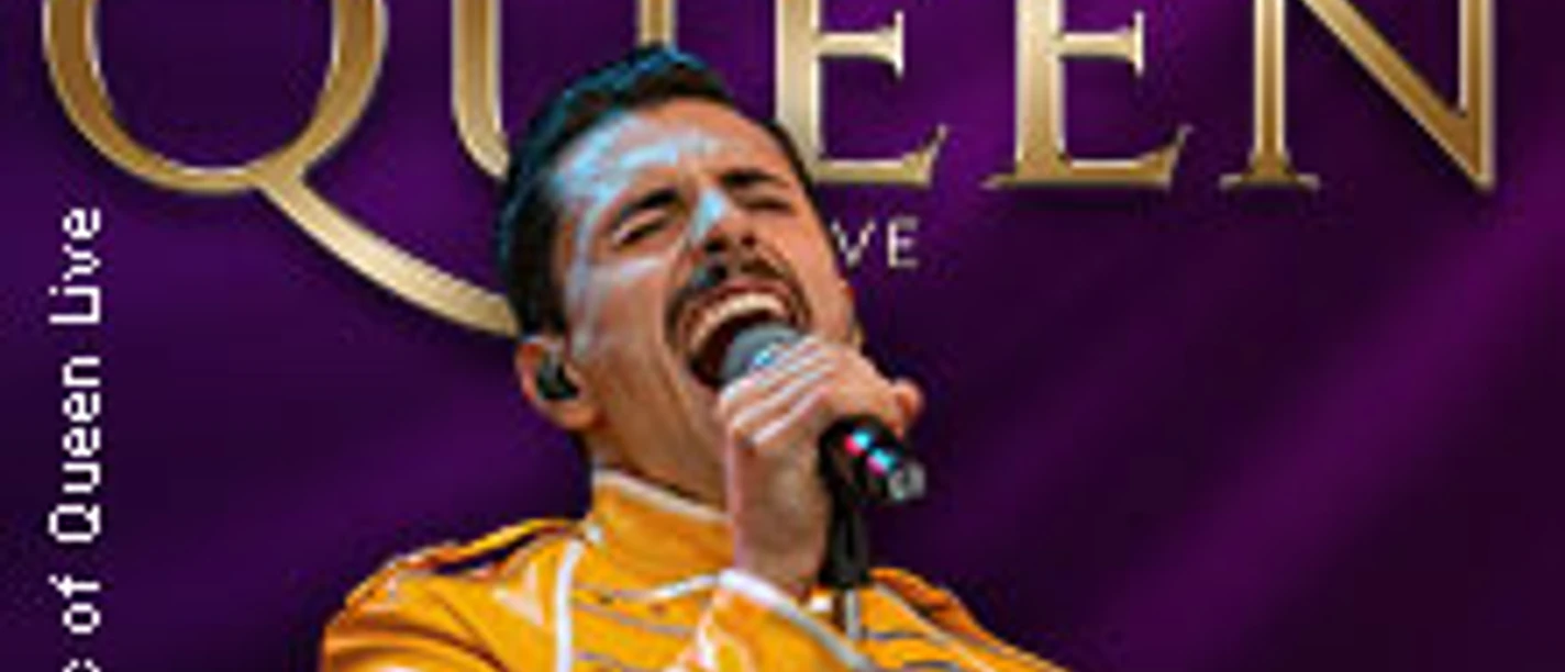 Sänger in gelber Jacke performt vor violettem Queen‑Logo mit Krone und Schriftzug Tour 2026