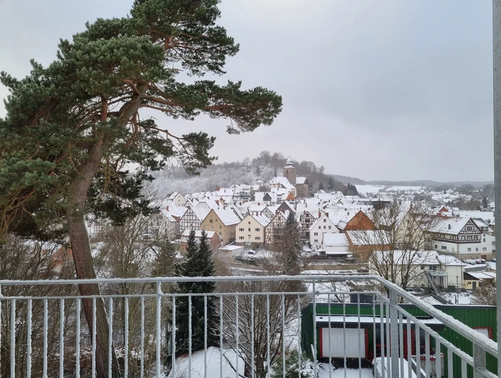 20260102_Blick auf Naumburg .jpg Blick vom Balkon auf das verschneite Naumburg