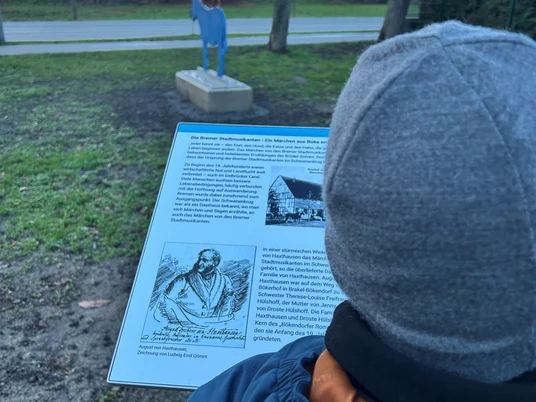 Infotafel an der Skulptur zu den Bremer Stadtmusikanten