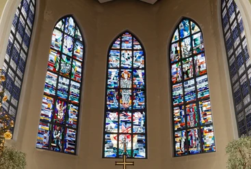 Große Kirche J0455 (c) Helmut Gross_Erlebnis Bremerhaven_WEB.jpg Bunte Kirchenfenster in der Große Kirche