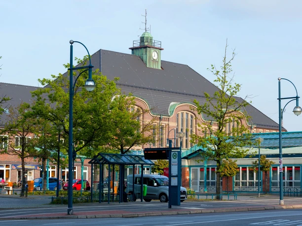 Hauptbahnhof G8406 (c) Helmut Gross_Erlebnis Bremerhaven_WEB.jpg Hauptbahnhof Bremerhaven