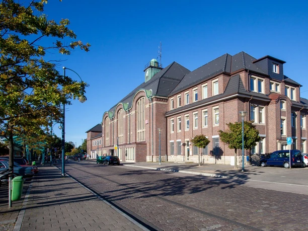Hauptbahnhof G1184 (c) Helmut Gross_Erlebnis Bremerhaven_WEB.jpg Hauptbahnhof Bremerhaven