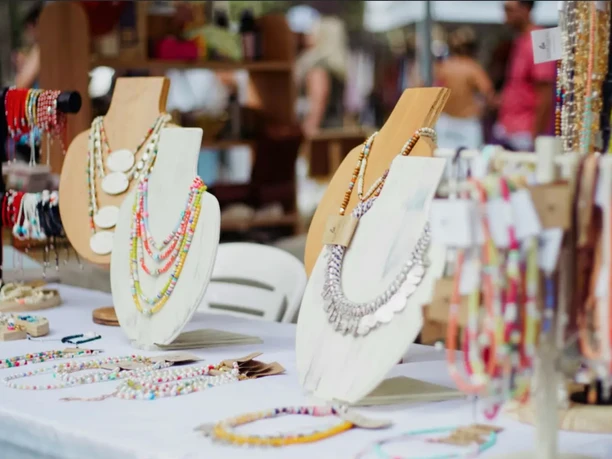 Flohmarkt am Baumwipfelpfad_C_Teammotion Adventure.png