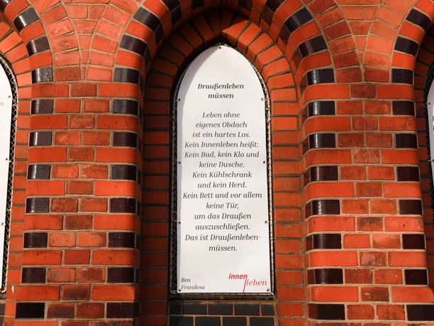 Innenleben25 (c) Kai Martin Ulrich_Erlebnis Bremerhaven.jpg Fensterbeschriftung an der Pauluskirche