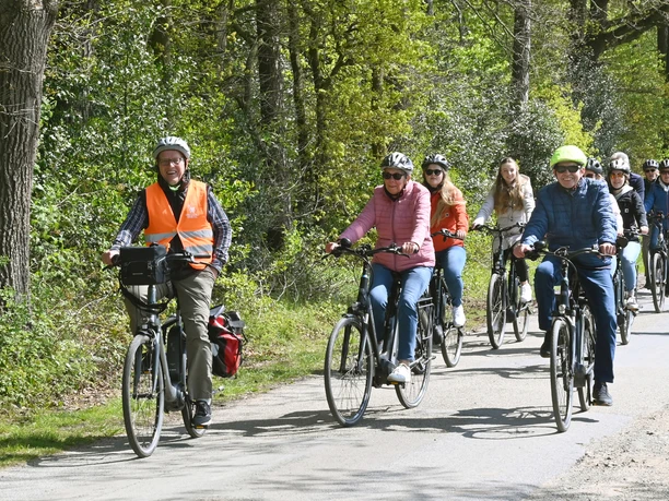 Probetour Is(s) von Hier - Sieh schön aus mit den Radfahrern.JPG