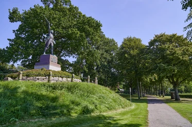 OFS_Chemnitz-Bellmann Denkmal und Schützenkoppel_Sommer_Stefan Polte (12).jpg
