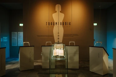 Ausstellung im Filmmuseum Die Ausstellung "Traumfabrik" im Filmmuseum von innen.
