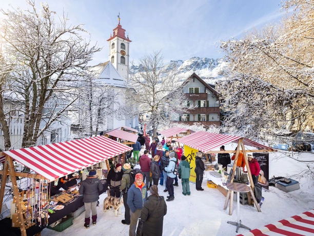 Large Weihnachtsmarkt Andermatt