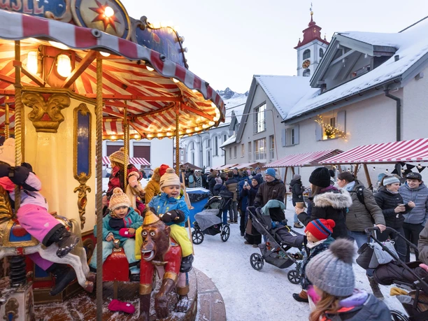 Large Weihnachtsmarkt Andermatt (1)