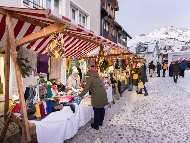 Large Weihnachtsmarkt Andermatt (2)